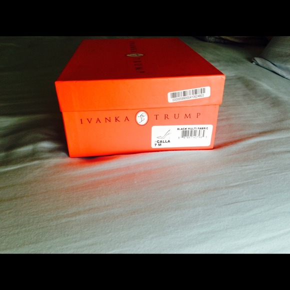 Ivanka Trump "Calla" pump black shoes. - Picture 3 of 4