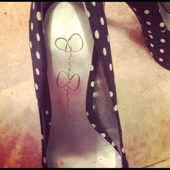 NEVER WORN POLKA DOT JESSICA SIMPSON PUMPS - Picture 3 of 3
