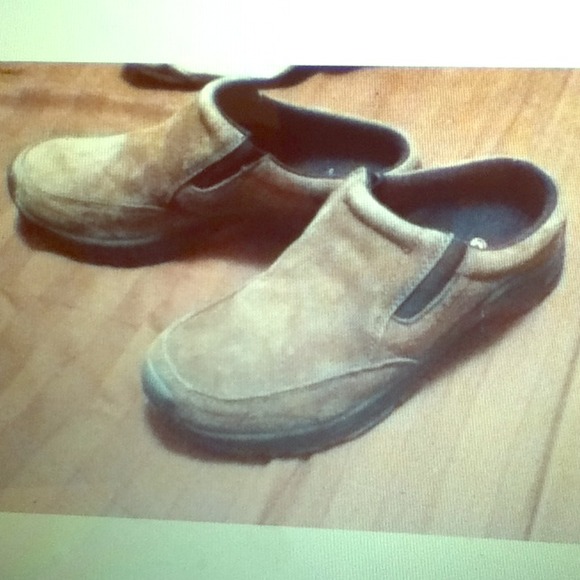 Cabela's women's size 8 open back slip on shoes