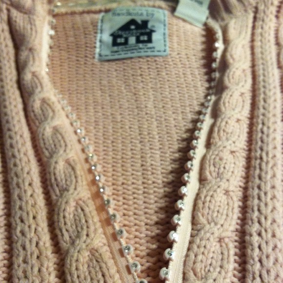 !!SALE 50% OFF!!! SWEATER with a DOG BONE PIN! - Picture 3 of 3