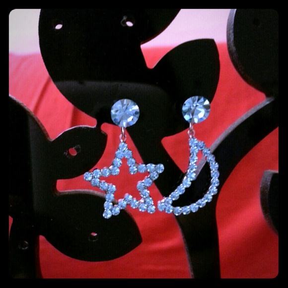 SOLD. Blue moon and star crystal earings