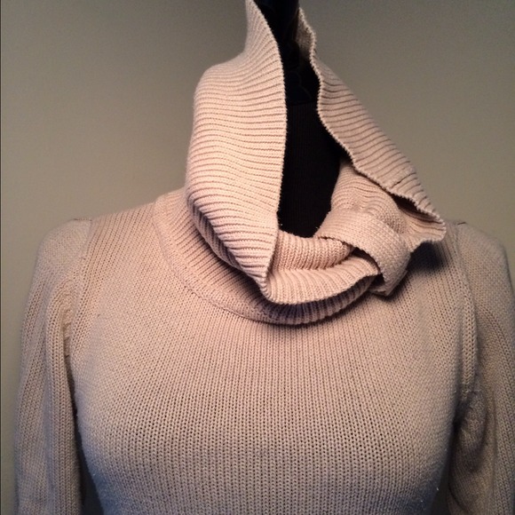 Tan cow-neck 3/4 sleeved sweater top