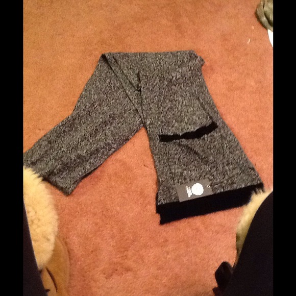 Vince Camuto scarf