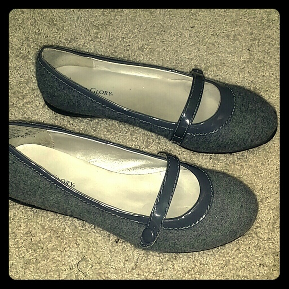 Gray ballerina flats