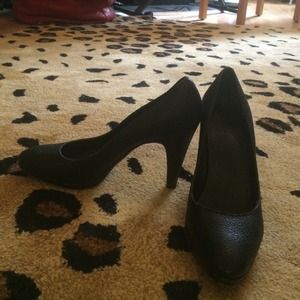 Perfect black leather pumps!