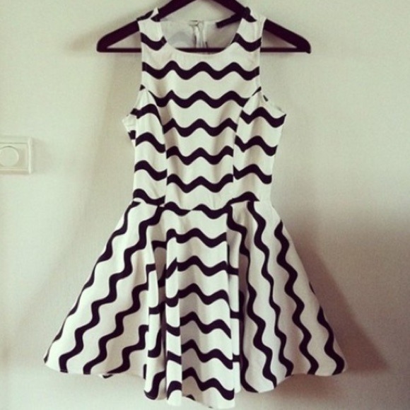 Nasty Gal Graphic Wave Skater Dress