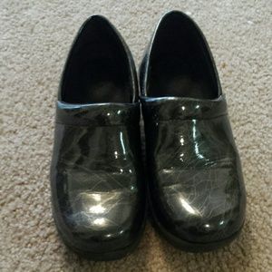 Nursing shoes