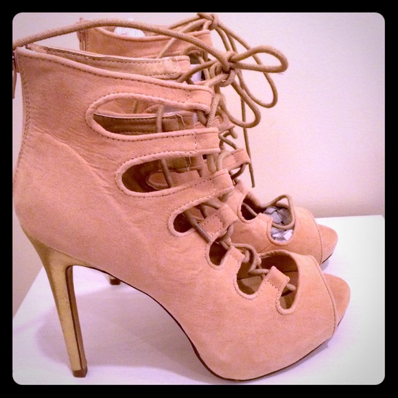 NWOT plush open toe shoe.