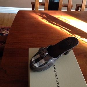 Burberry 3-1/2" platform slide