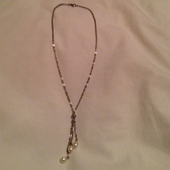 3 tier silver/pearl elegant necklace