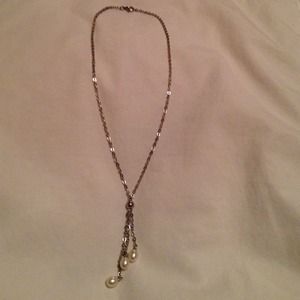 3 tier silver/pearl elegant necklace