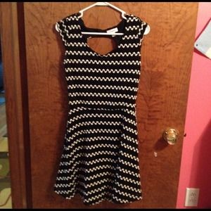 B&W Zig-Zag stripped dress