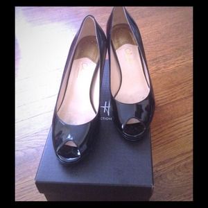 LAST CHANCE Air Carma patent peep toe pump