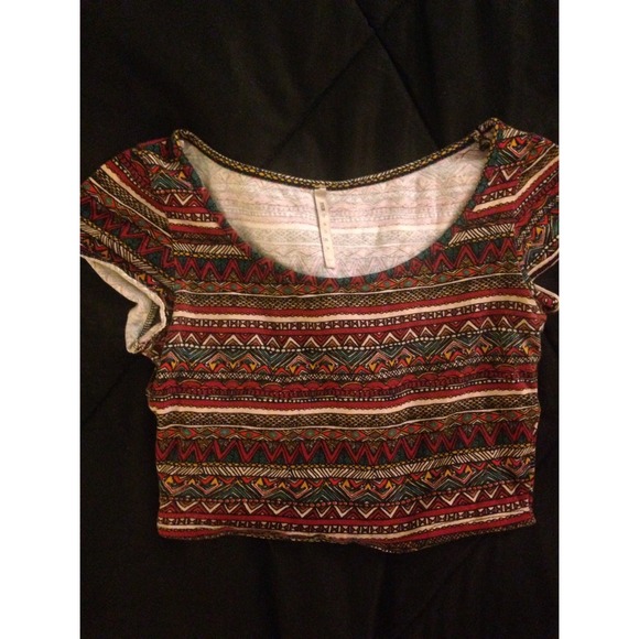 🔴🔴🔴SOLD🔴🔴🔴Aztec crop top - Picture 3 of 3