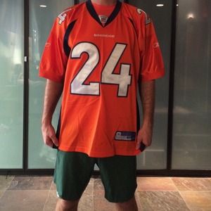 Denver Broncos.Champ bailey jersey.Size L (mens)