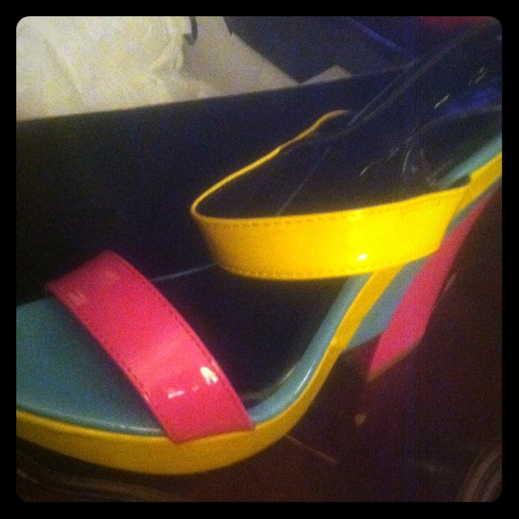 Right price for a fun summer shoe! SZ 8