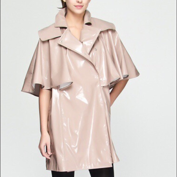 Cameo Raincoat with Cape // Trench Coat