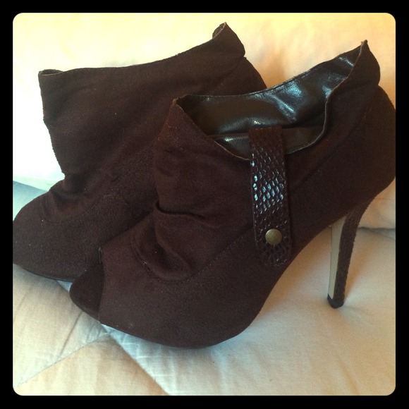 Dark brown peep toes booties!