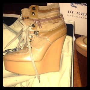 Stunning Burberry Booties 👢❤️💜