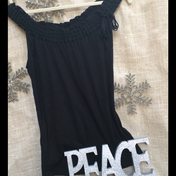 ❤️SOLD❤️ BCBG adjustable neckline top sz S-M - Picture 2 of 2