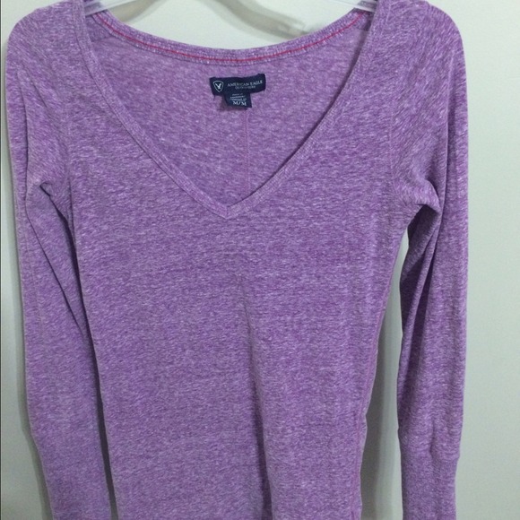 Long sleeve v-neck.