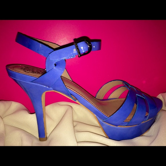 💙🔹Gorgeous and Unique - V.Camuto 🔹💙 - Picture 2 of 4