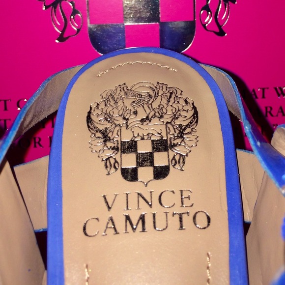 💙🔹Gorgeous and Unique - V.Camuto 🔹💙 - Picture 3 of 4
