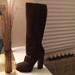 Nine West American Vintage, brown suede boots.