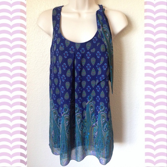 Forever 21 Tops - Flowy paisley racerback tank