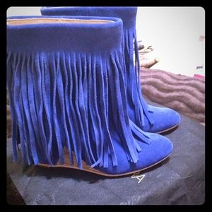 Nice koolaburra fringed wedge boots