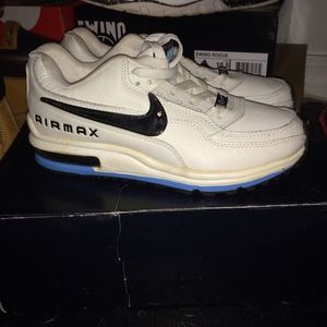 Men's Nike AirMaxs size 8.5 never worn