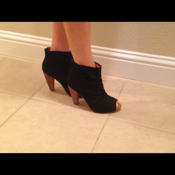 Black booties by seychelles size 7
