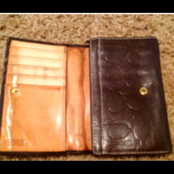 Authentic COACH wallet - Picture 1 of 3