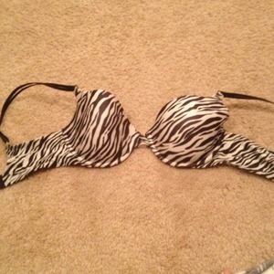 Zebra VS bra!