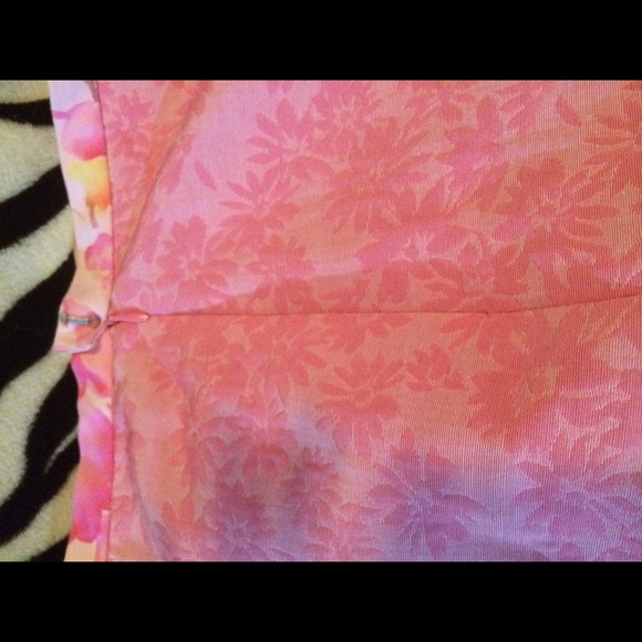 Pink Quilt-pattern Executive Pencil Skirt - Picture 2 of 3