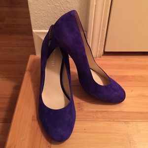 Blue Nine West round toe pumps