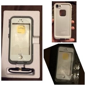 Iphone 5/5s lifeproof case