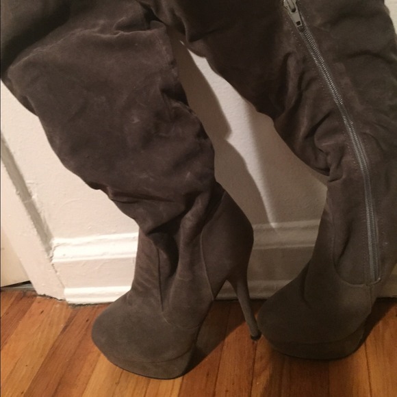 ***SOLD***Grey suede boots - Picture 4 of 4