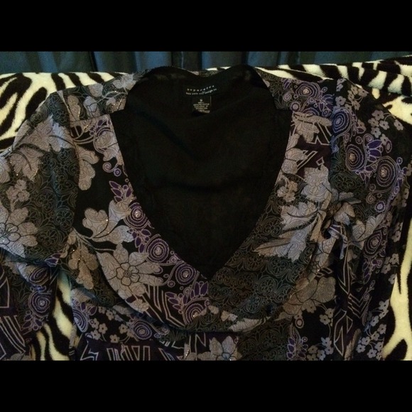 NWT! Pretty Semi Sheer Blouse - Picture 2 of 4
