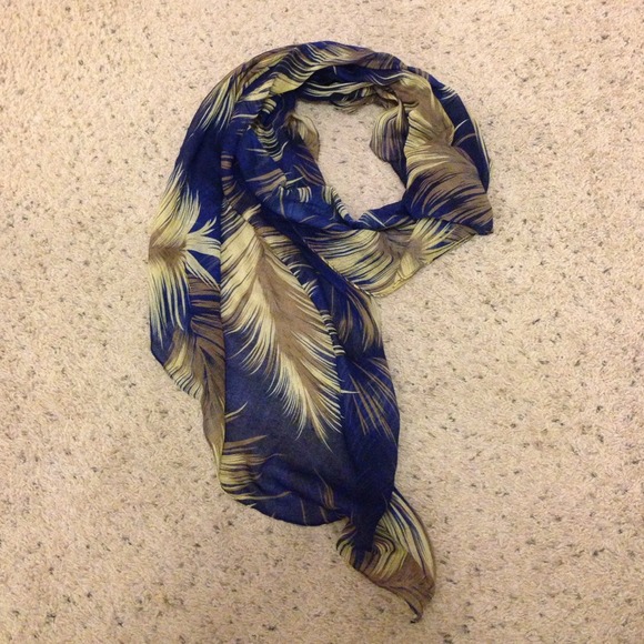 Blue Leaf Pattern Scarf