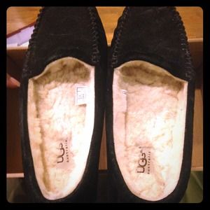Black Ugg mocassin