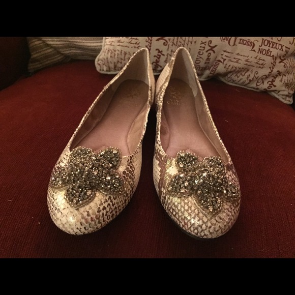 NIB Vince Camuto flora gold goddess flats sz 10