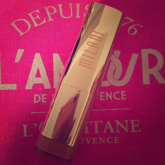 Mauve nude lipstick