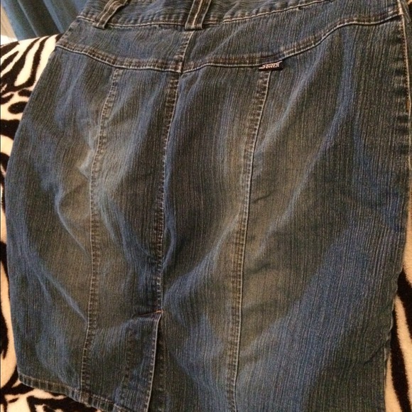 Squeeze Denim Skirt - Picture 3 of 3