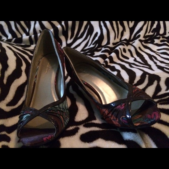 REDUCED PRICE! Sexy Charlotte Russe Peep Toes - Picture 2 of 4