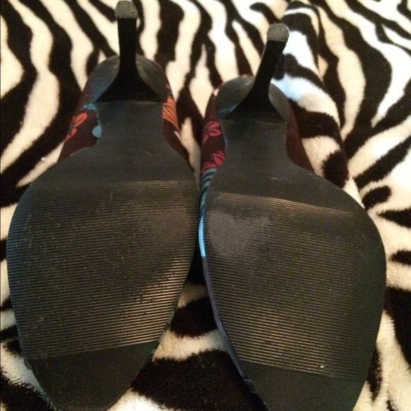REDUCED PRICE! Sexy Charlotte Russe Peep Toes - Picture 3 of 4