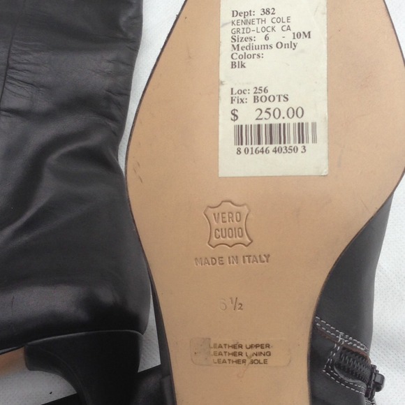 Kenneth Cole leather upper black boots/low heel . - Picture 2 of 2