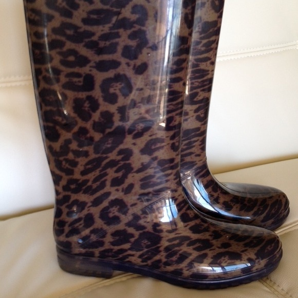 STUART WEITZMAN rain boots size 8-9 - Picture 2 of 4