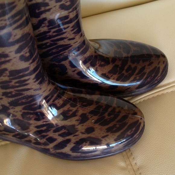STUART WEITZMAN rain boots size 8-9 - Picture 4 of 4