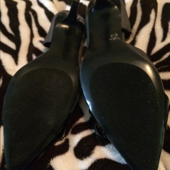 NWOT Nine West - Grey with Black Buckle - NEW - Picture 2 of 4